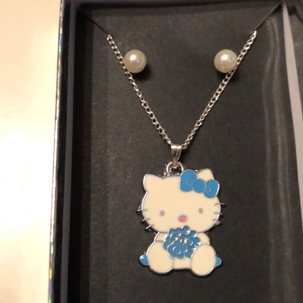 Hello kitty necklace set New in box